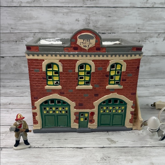 Department 56 Other - Dept 56 FIREHOUSE Snow Christmas Village vintage 1987 with Lefton Firefighter